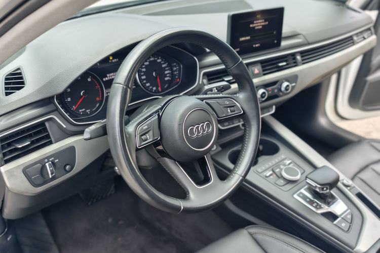 Used Audi A4L 2019 40 TFSI Ambition China VI Interior 6