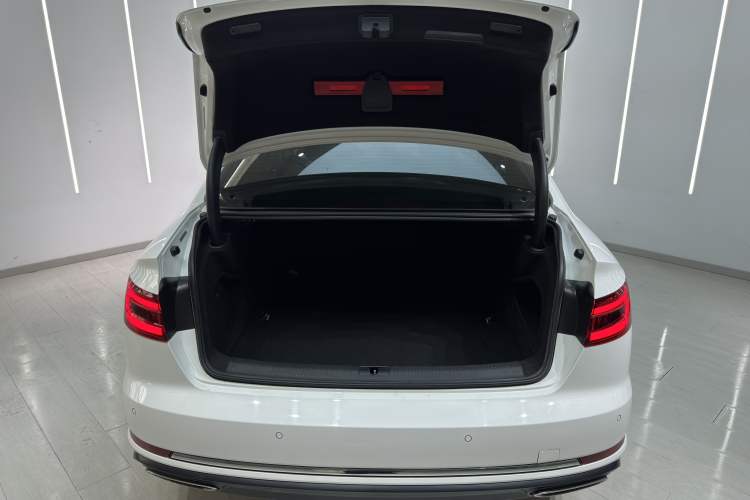 Used Audi A4L 2019 40 TFSI Ambition China VI Interior 7