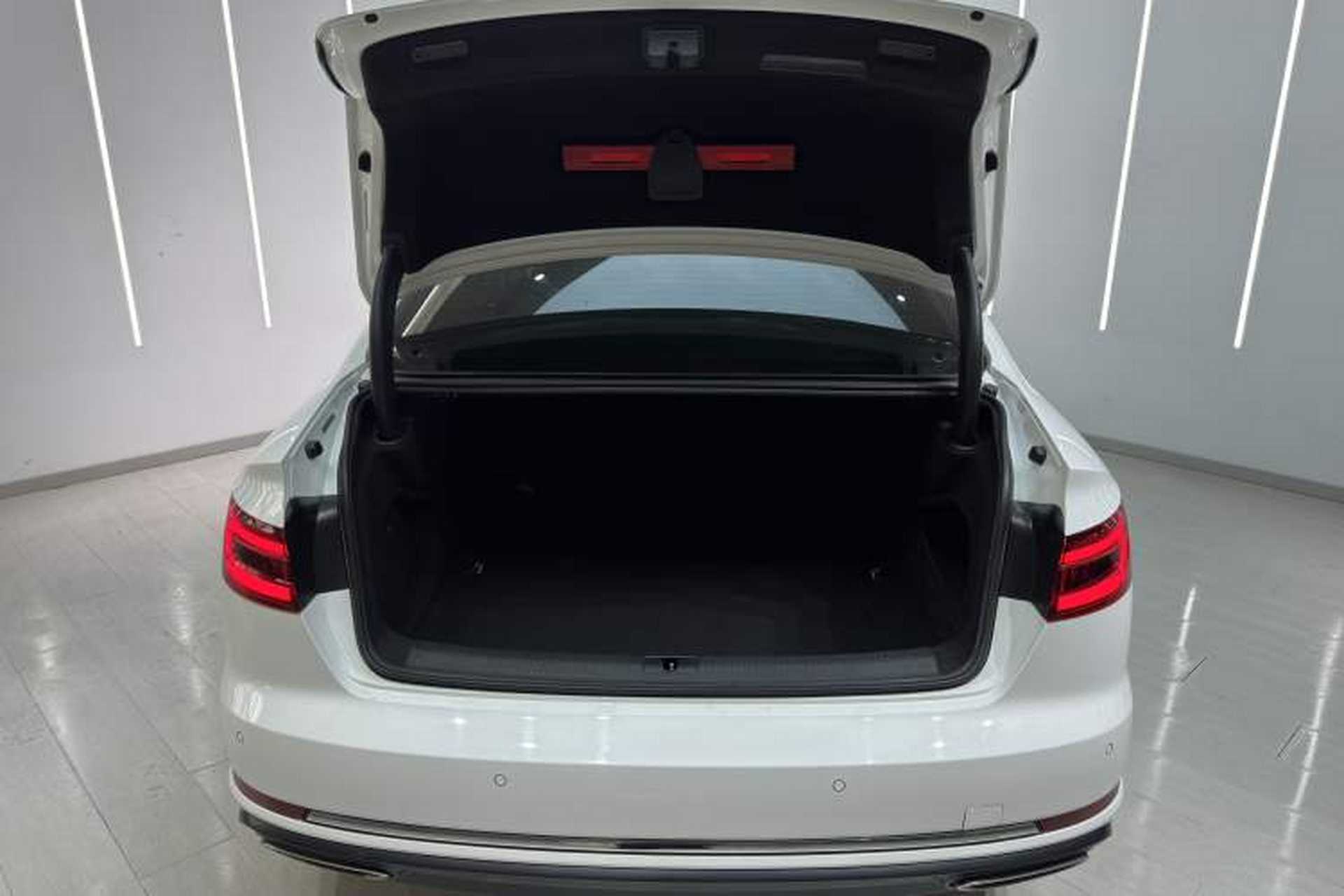 Used Audi A4L 2019 40 TFSI Ambition China VI Interior 7
