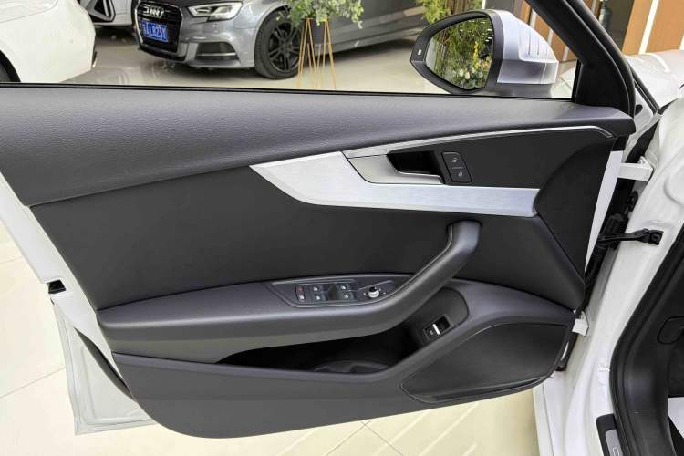 Used Audi A4L 2019 40 TFSI Fashion Edition China VI Emission Standard Interior 7