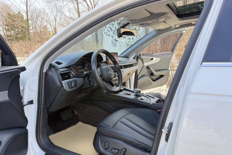 Used Audi A4L 2019 40 TFSI Ambition China VI Interior 7
