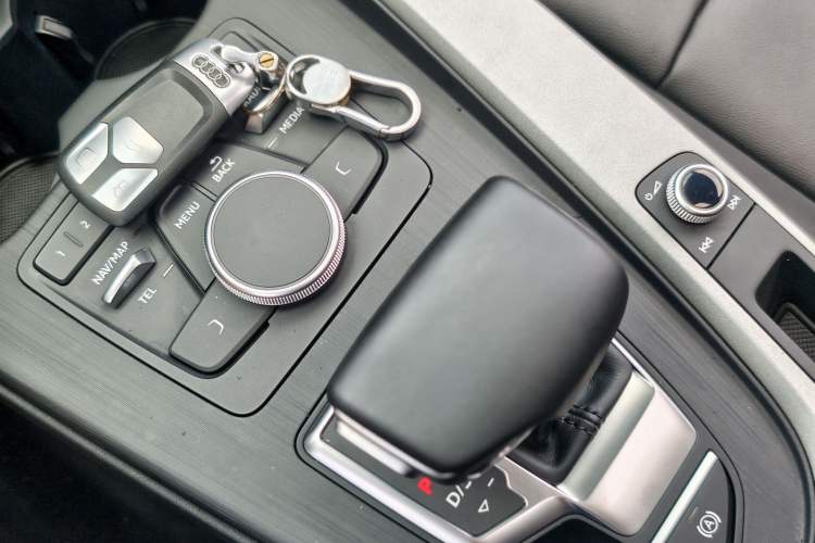 Used Audi A4L 2019 40 TFSI Ambition China VI Interior 7