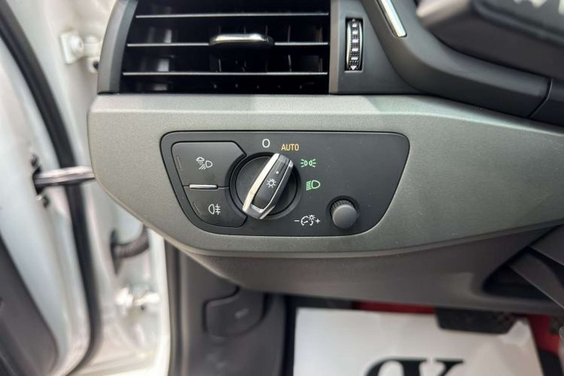Used Audi A4L 2019 40 TFSI Ambition China VI Interior 8