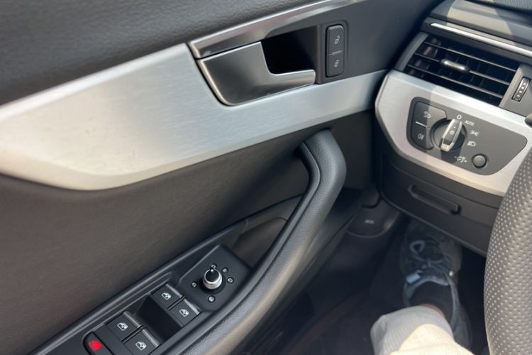 Used Audi A4L 2019 40 TFSI Fashion Edition China VI Emission Standard Interior 8
