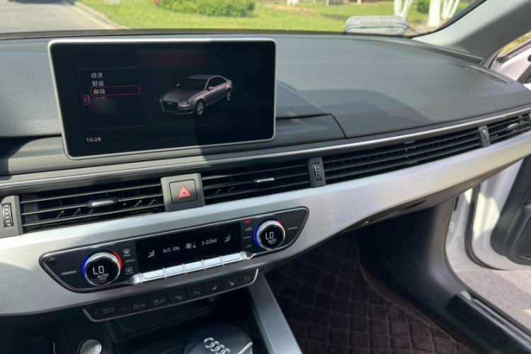 Used Audi A4L 2019 40 TFSI Fashion Edition China VI Emission Standard Interior 9