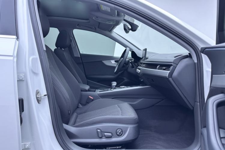 Used Audi A4L 2019 40 TFSI Ambition Version China V Interior 9