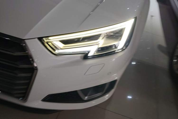 Used Audi A4L 2019 40 TFSI Fashion Edition China VI Emission Standard Left Front Headlight