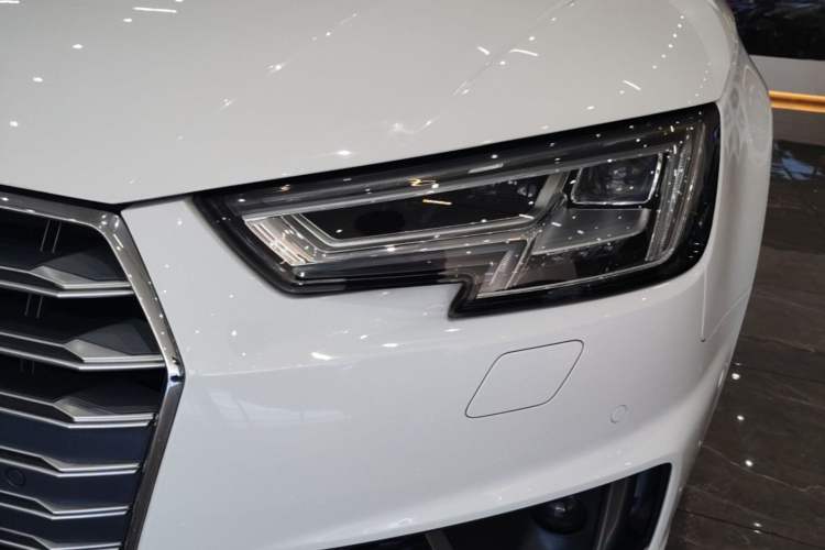 Used Audi A4L 2019 40 TFSI Fashion Edition China VI Emission Standard Left Front Headlight