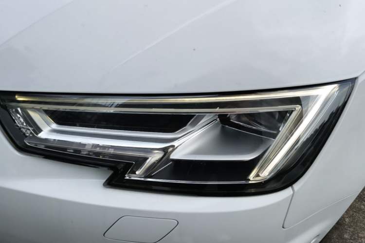 Used Audi A4L 2019 40 TFSI Fashion Edition China VI Emission Standard Left Front Headlight