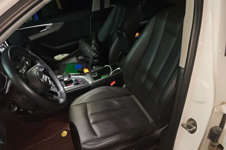 Used Audi A4L 2019 40 TFSI Ambition China VI Left Front Seat
