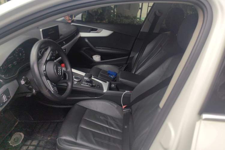 Used Audi A4L 2019 40 TFSI Fashion Edition China VI Emission Standard Left Front Seat