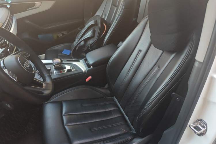 Used Audi A4L 2019 40 TFSI Ambition China VI Left Front Seat