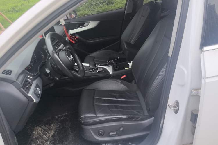 Used Audi A4L 2019 40 TFSI Fashion Edition China VI Emission Standard Left Front Seat