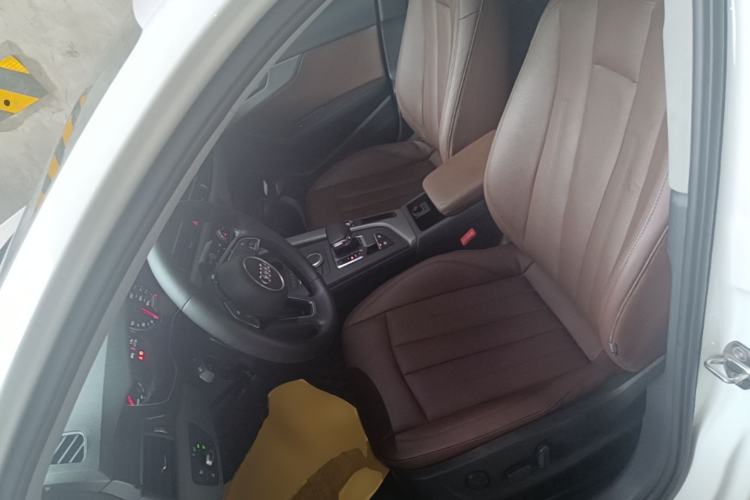 Used Audi A4L 2019 40 TFSI Ambition China VI Left Front Seat