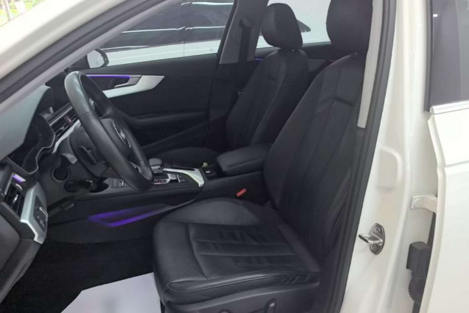 Used Audi A4L 2019 40 TFSI Fashion Edition China VI Emission Standard Left Front Seat