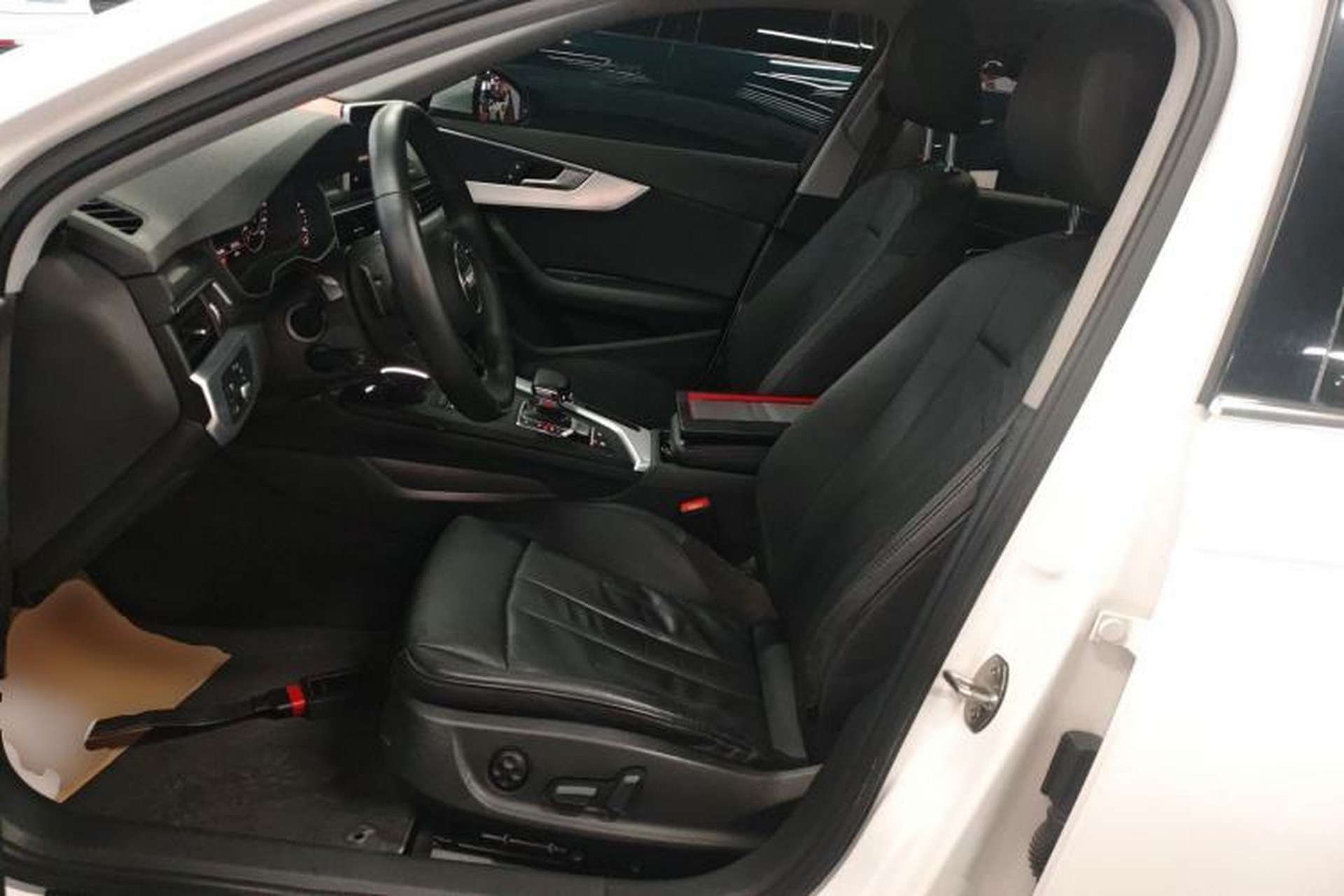 Used Audi A4L 2019 40 TFSI Fashion Edition China VI Emission Standard Left Front Seat