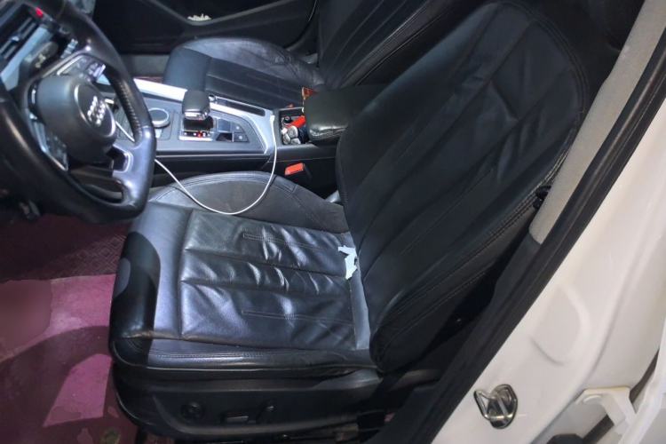 Used Audi A4L 2019 40 TFSI Fashion Edition China VI Emission Standard Left Front Seat