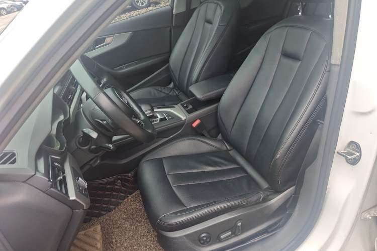 Used Audi A4L 2019 40 TFSI Ambition China VI Left Front Seat