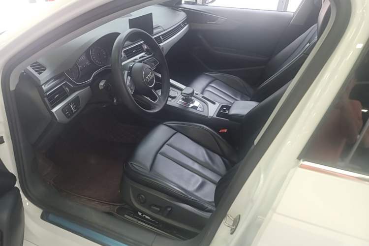 Used Audi A4L 2019 40 TFSI Ambition China VI Left Front Seat