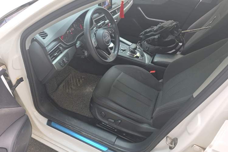 Used Audi A4L 2019 40 TFSI Ambition China VI Left Front Seat