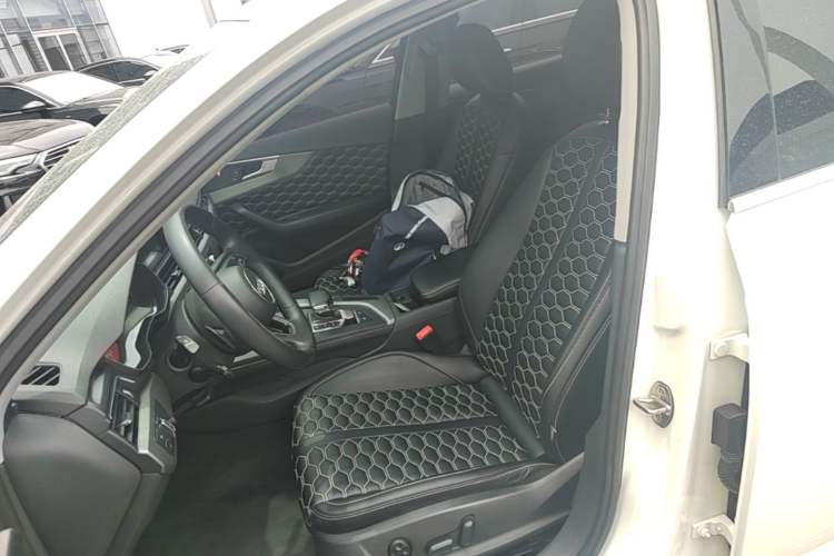 Used Audi A4L 2019 40 TFSI Ambition China VI Left Front Seat