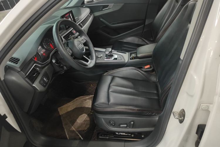Used Audi A4L 2019 40 TFSI Ambition China VI Left Front Seat