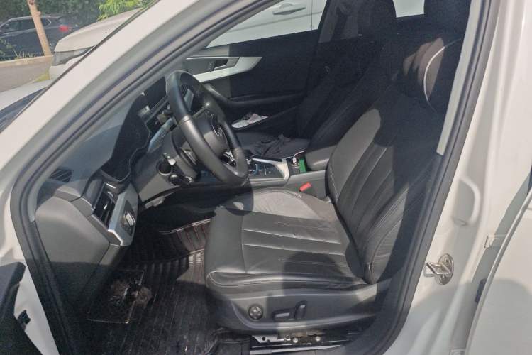 Used Audi A4L 2019 40 TFSI Fashion Edition China VI Emission Standard Left Front Seat