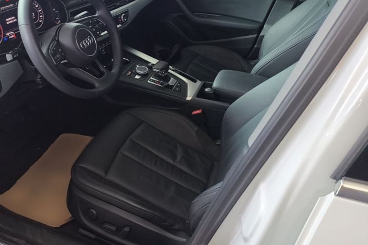 Used Audi A4L 2019 40 TFSI Fashion Edition China VI Emission Standard Left Front Seat