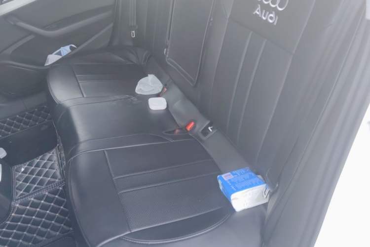 Used Audi A4L 2019 40 TFSI Fashion Edition China VI Emission Standard Left Front Seat