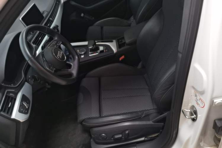 Used Audi A4L 2019 40 TFSI Sporty Version China VI Left Front Seat