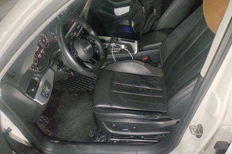 Used Audi A4L 2019 40 TFSI Fashion Edition China VI Emission Standard Left Front Seat