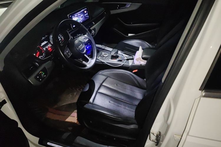 Used Audi A4L 2019 40 TFSI Fashion Edition China VI Emission Standard Left Front Seat