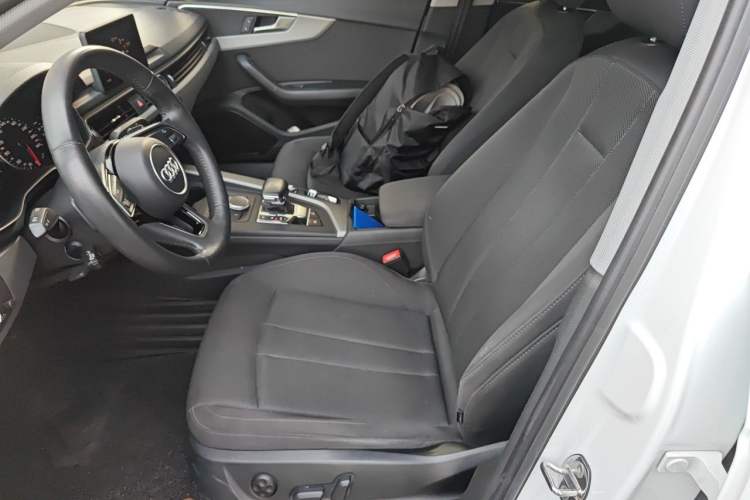 Used Audi A4L 2019 40 TFSI Ambition China VI Left Front Seat