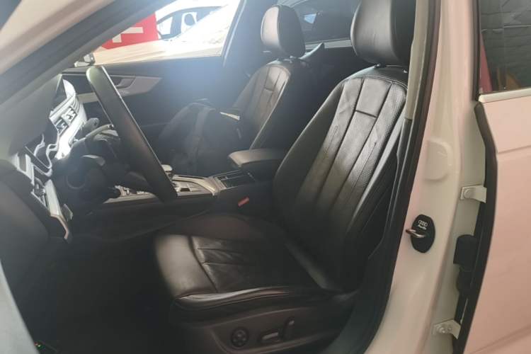 Used Audi A4L 2019 40 TFSI Fashion Edition China VI Emission Standard Left Front Seat