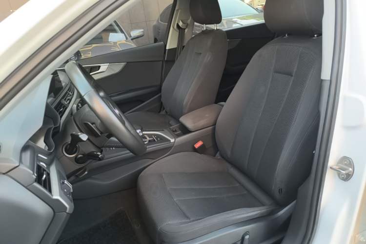 Used Audi A4L 2019 40 TFSI Ambition China VI Left Front Seat