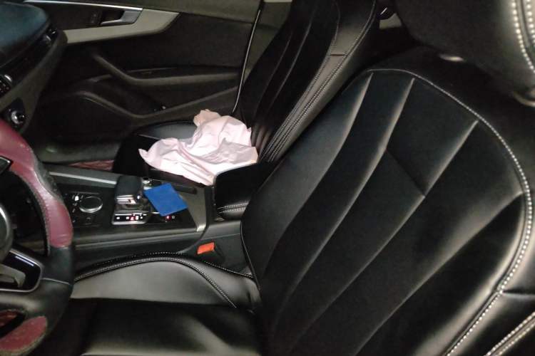 Used Audi A4L 2019 40 TFSI Ambition China VI Left Front Seat