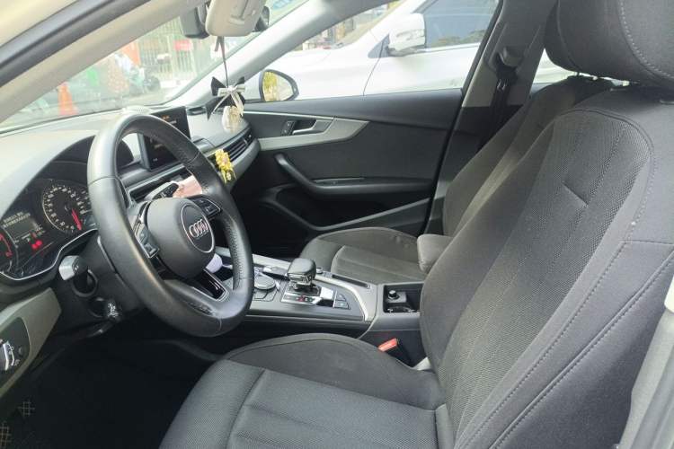 Used Audi A4L 2019 40 TFSI Ambition China VI Left Front Seat
