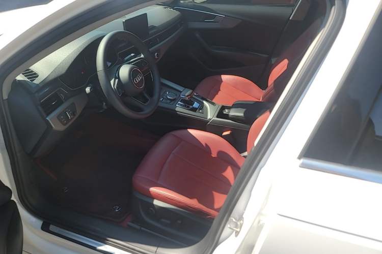 Used Audi A4L 2019 40 TFSI Ambition China VI Left Front Seat