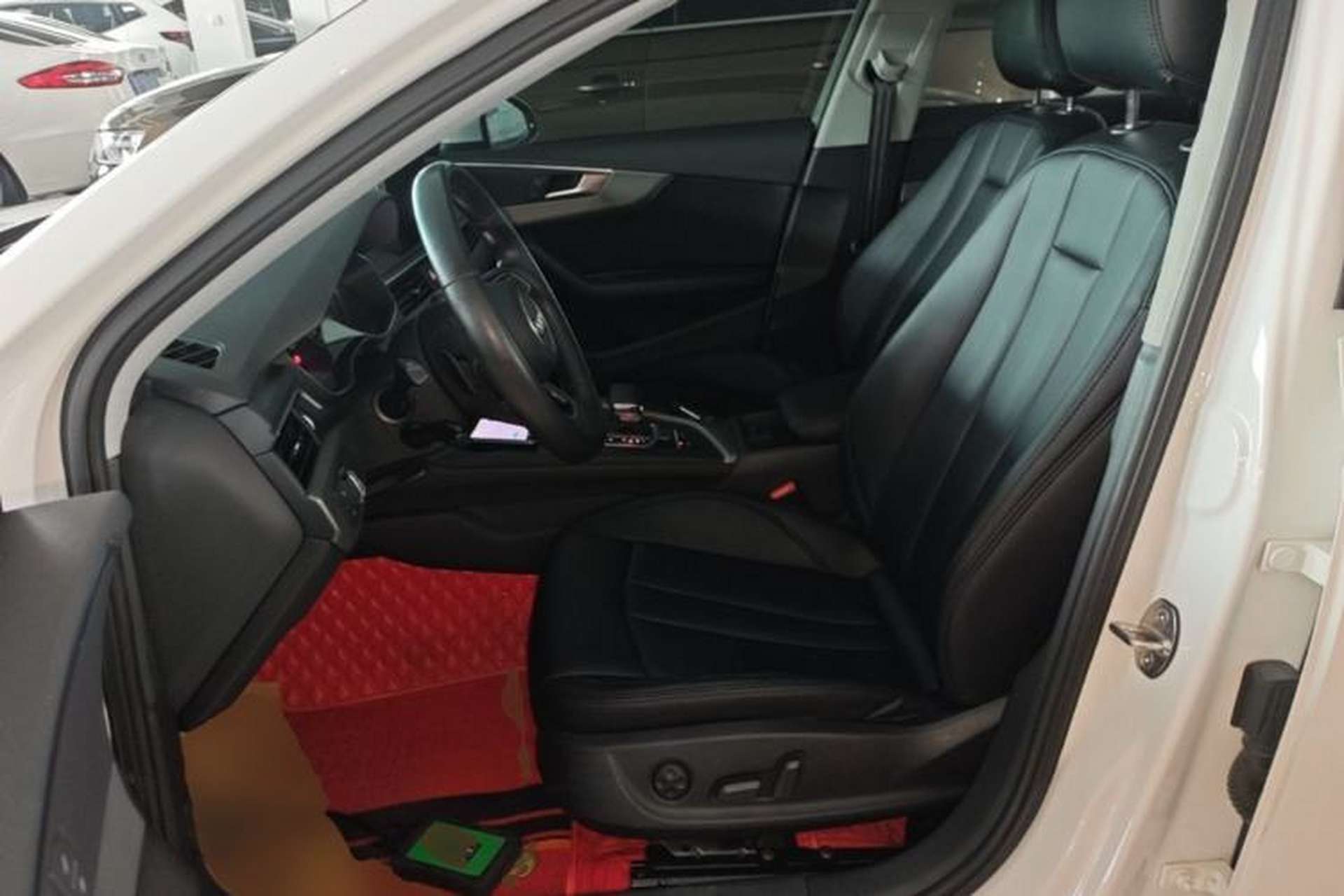 Used Audi A4L 2019 40 TFSI Ambition China VI Left Front Seat