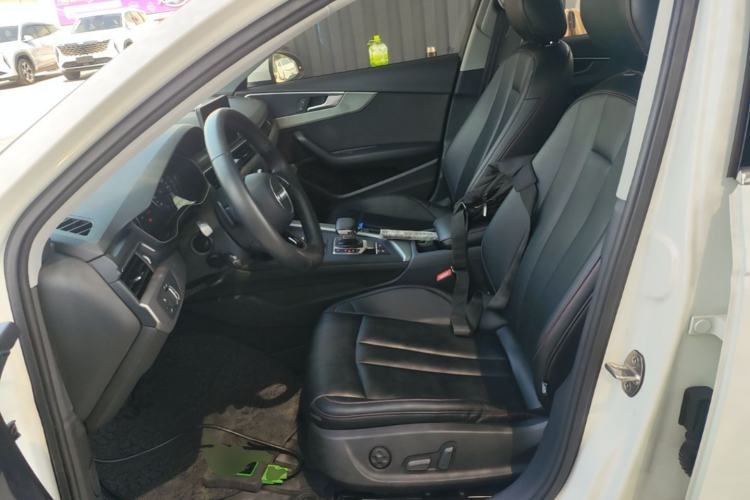 Used Audi A4L 2019 40 TFSI Ambition China VI Left Front Seat