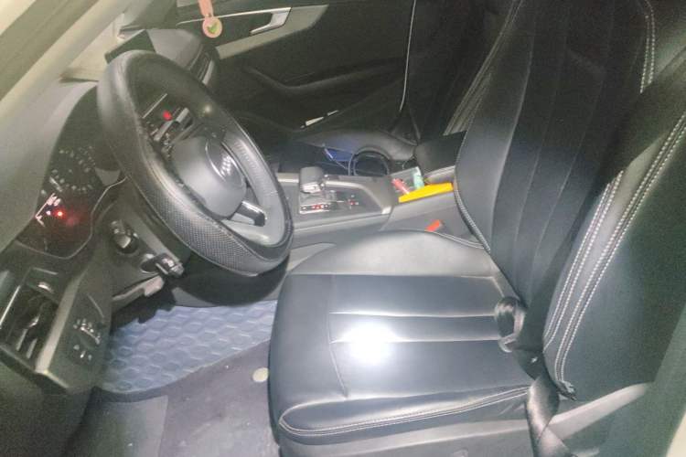 Used Audi A4L 2019 40 TFSI Ambition China VI Left Front Seat
