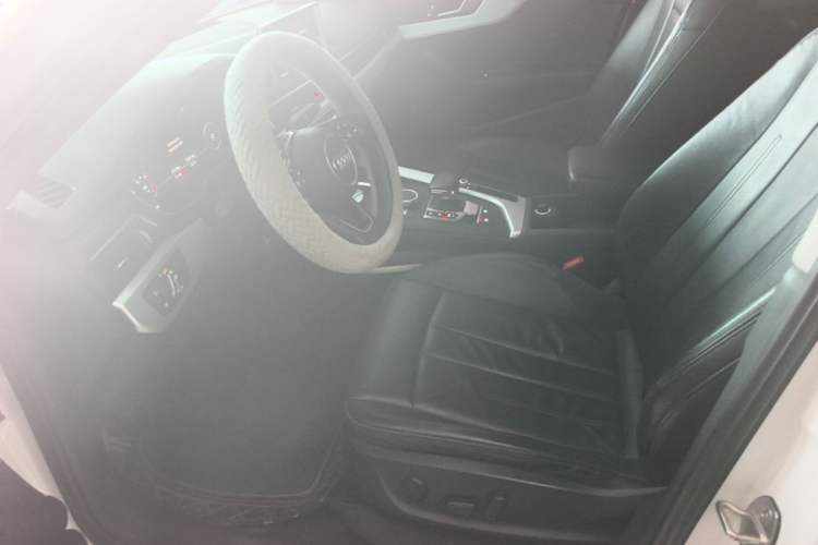 Used Audi A4L 2019 40 TFSI Fashion Edition China VI Emission Standard Left Front Seat