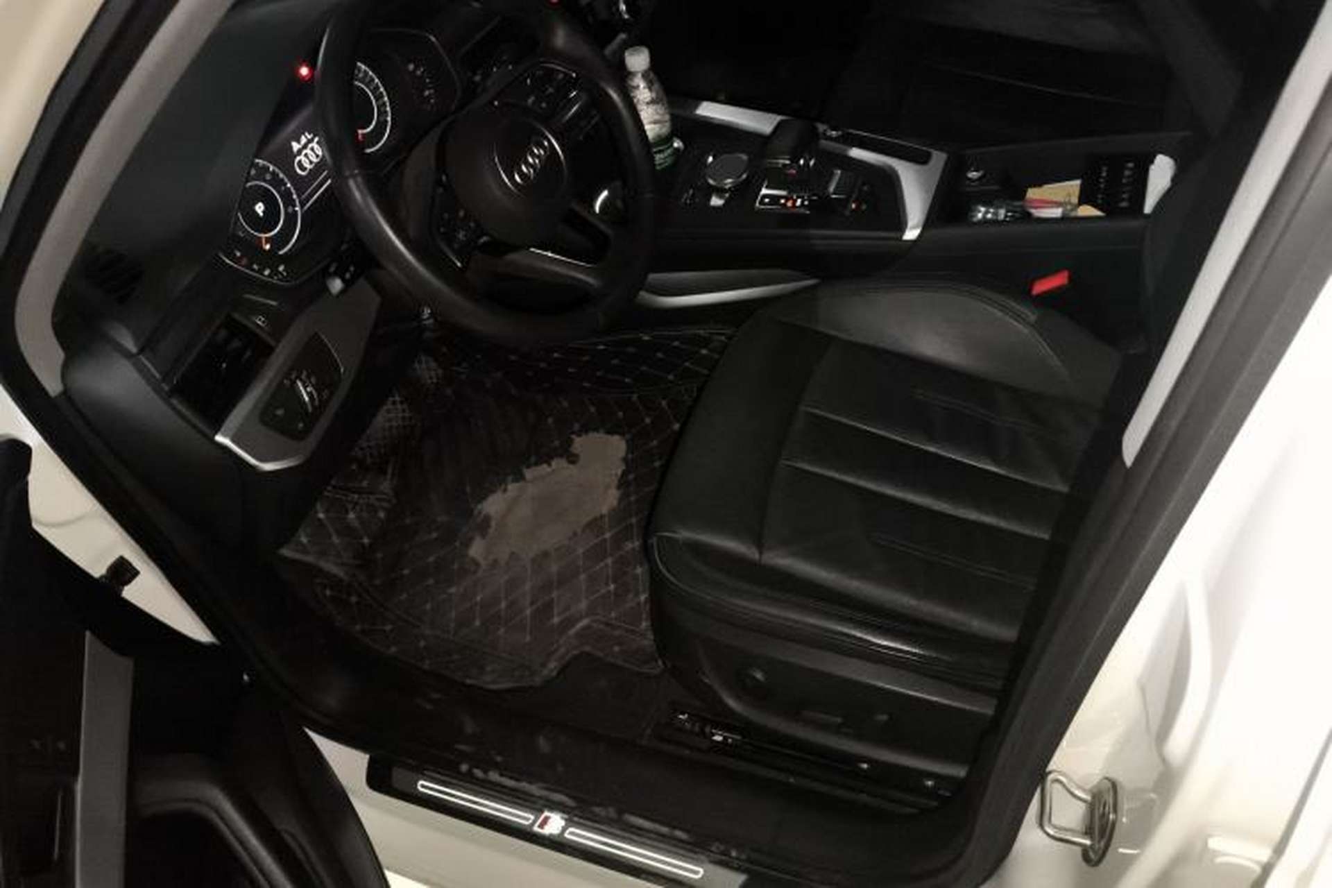 Used Audi A4L 2019 40 TFSI Fashion Edition China VI Emission Standard Left Front Seat
