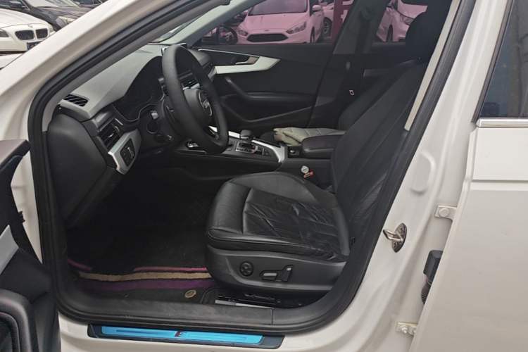 Used Audi A4L 2019 40 TFSI Fashion Edition China VI Emission Standard Left Front Seat