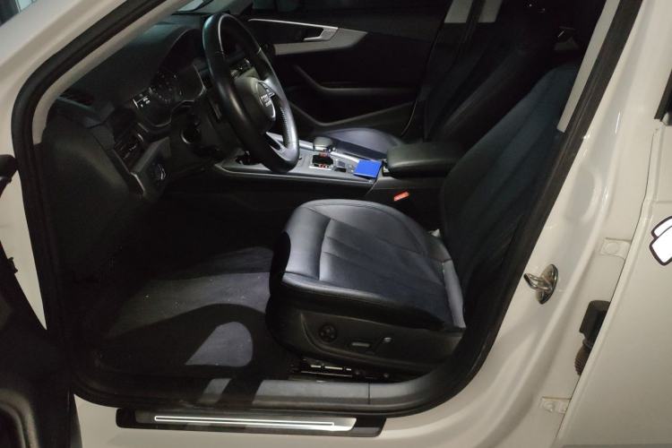 Used Audi A4L 2019 40 TFSI Ambition China VI Left Front Seat