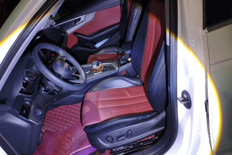 Used Audi A4L 2019 40 TFSI Ambition China VI Left Front Seat
