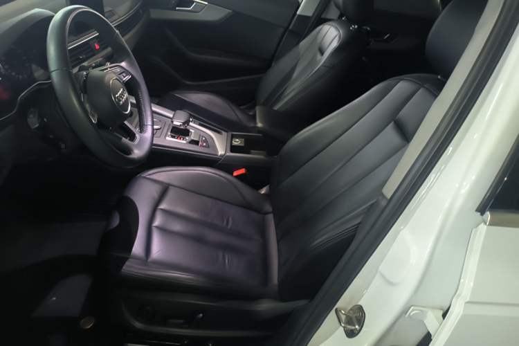 Used Audi A4L 2019 40 TFSI Ambition China VI Left Front Seat