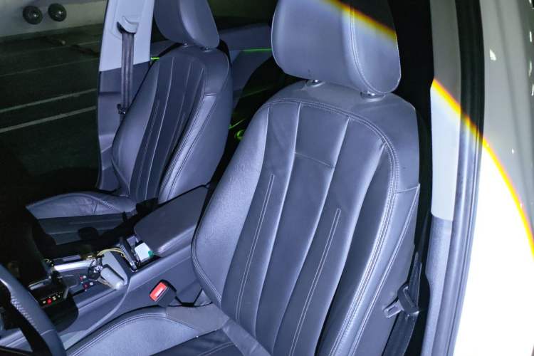 Used Audi A4L 2019 40 TFSI Fashion Edition China VI Emission Standard Left Front Seat