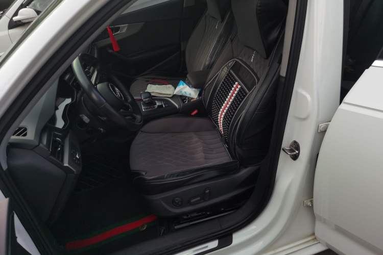 Used Audi A4L 2019 40 TFSI Ambition China VI Left Front Seat