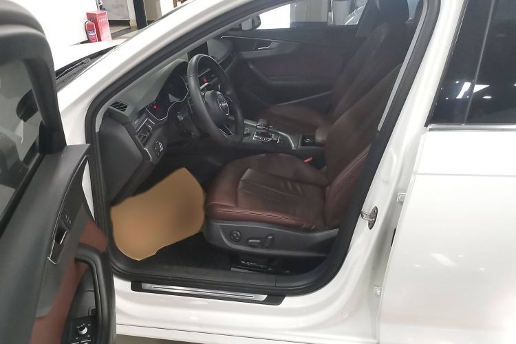 Used Audi A4L 2019 40 TFSI Ambition China VI Left Front Seat